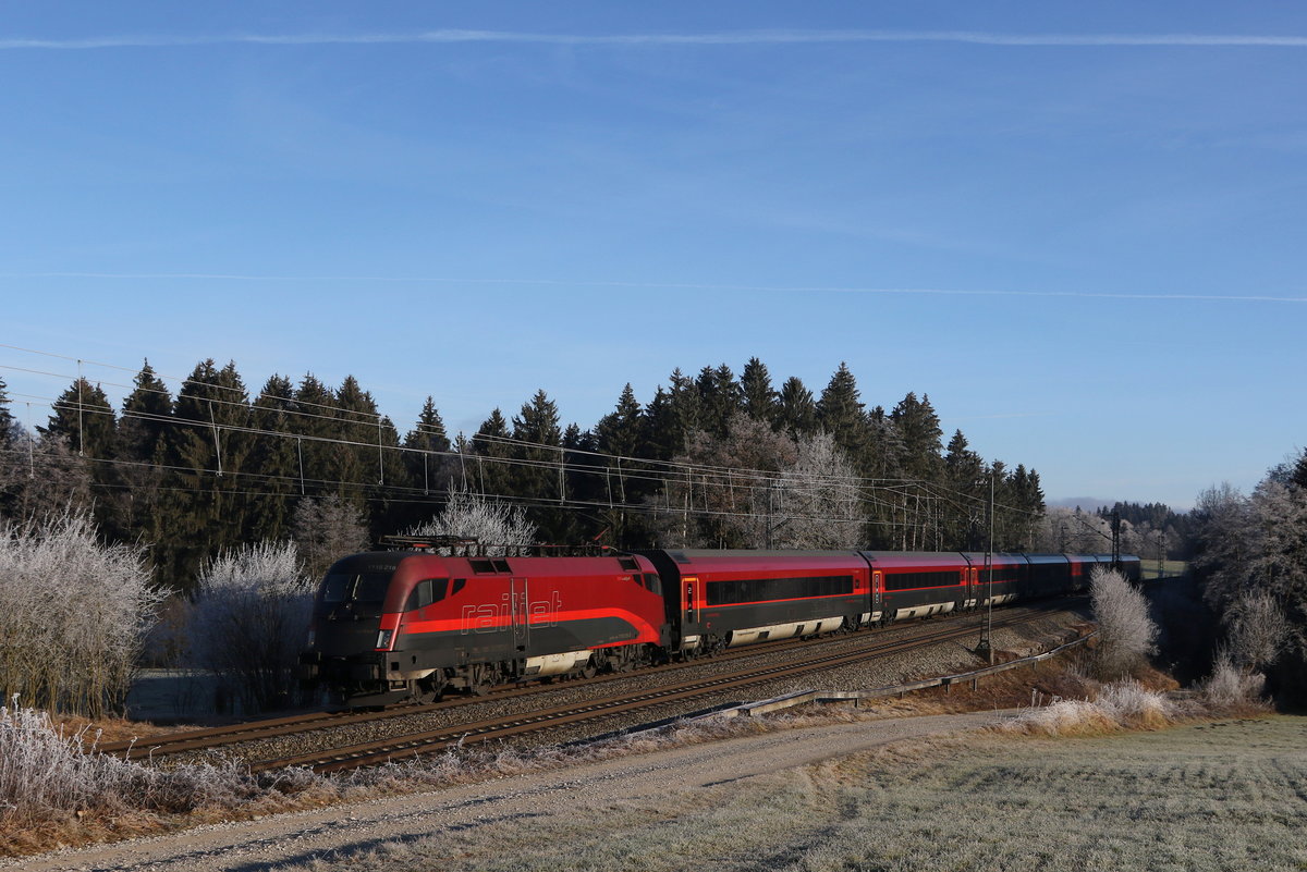 1116 216 aus Salzburg kommend am 20. Dezember 2020 bei Grabenst�tt.