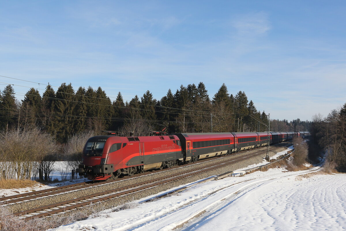1116 216 aus Salzburg kommend am 27. Januar 2022 bei Grabenst�tt im Chiemgau.