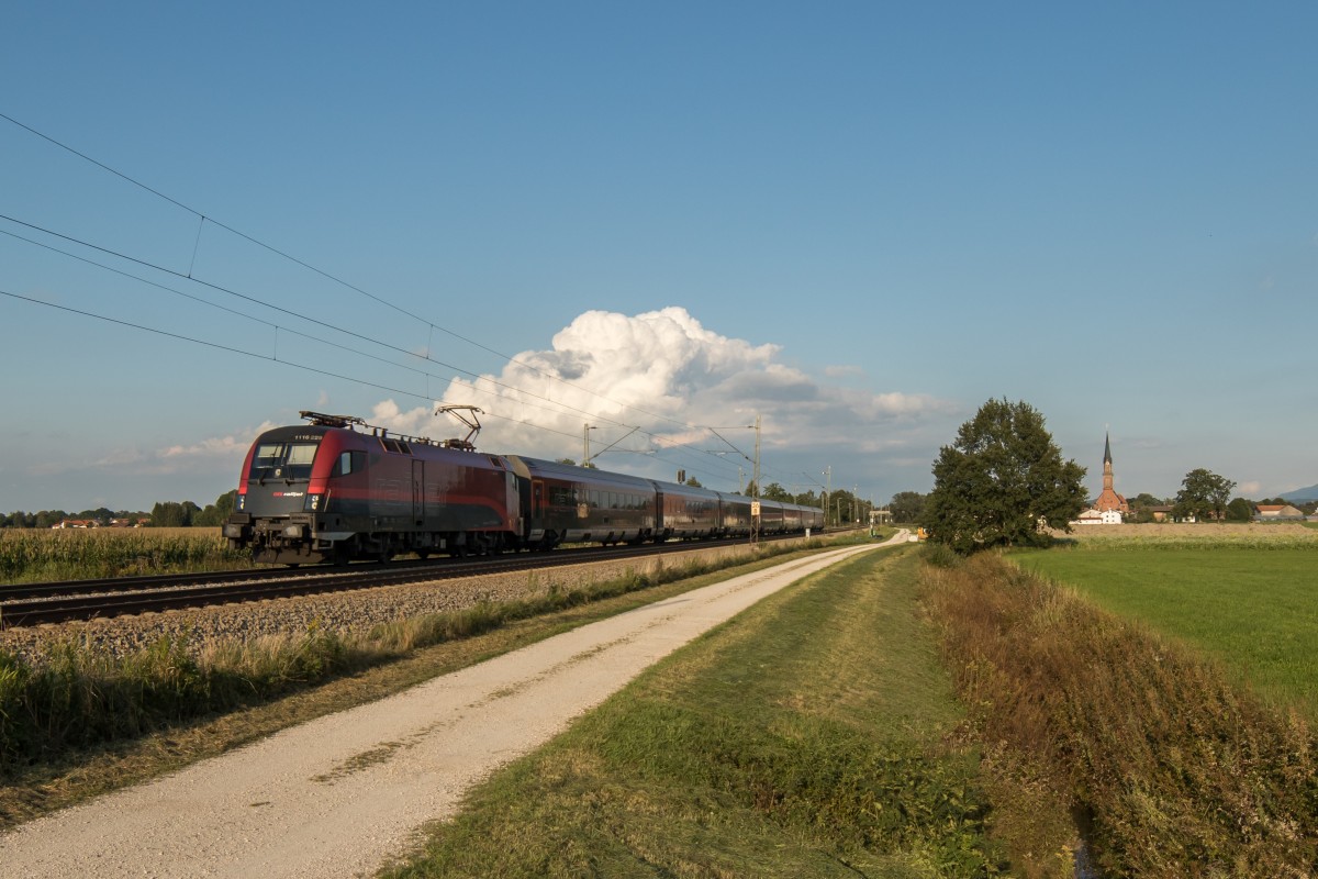 1116 229 aus Salzburg kommend am 9. September 2015 bei �bersee am Chiemsee.