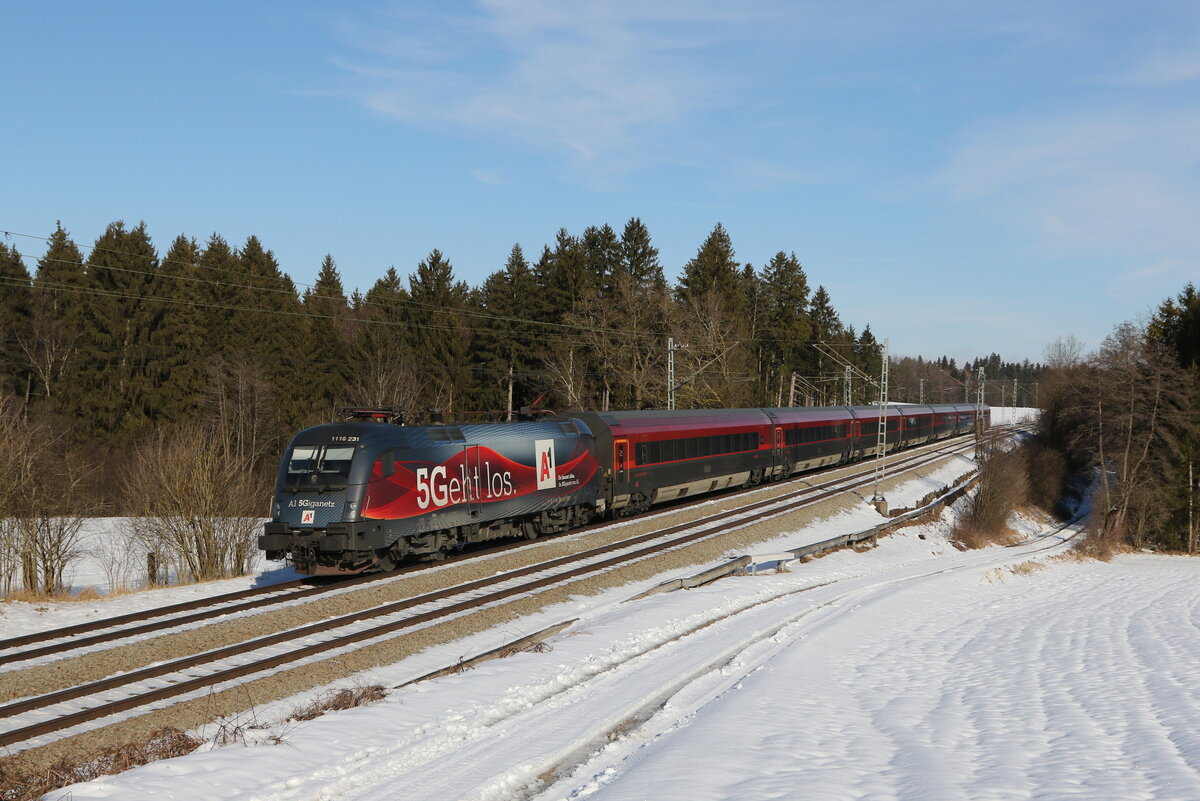 1116 231  5 geht los  auf dem Weg nach M�nchen. Aufgenommen am 24. Januar 2022 bei Grabenst�tt im Chiemgau.