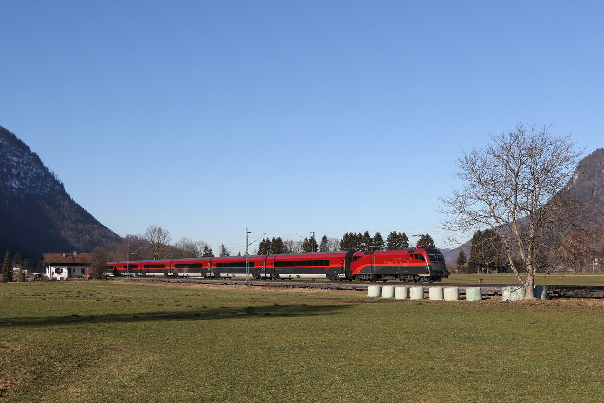 1116 232 auf dem Weg nach Innsbruck am 9. Februar 2022 bei Niederaudorf.