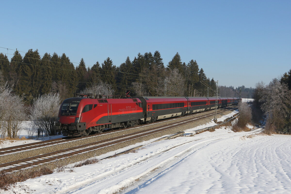 1116 243 aus Salzburg kommend am 26. Januar 2022 bei Grabenst�tt im Chiemgau.