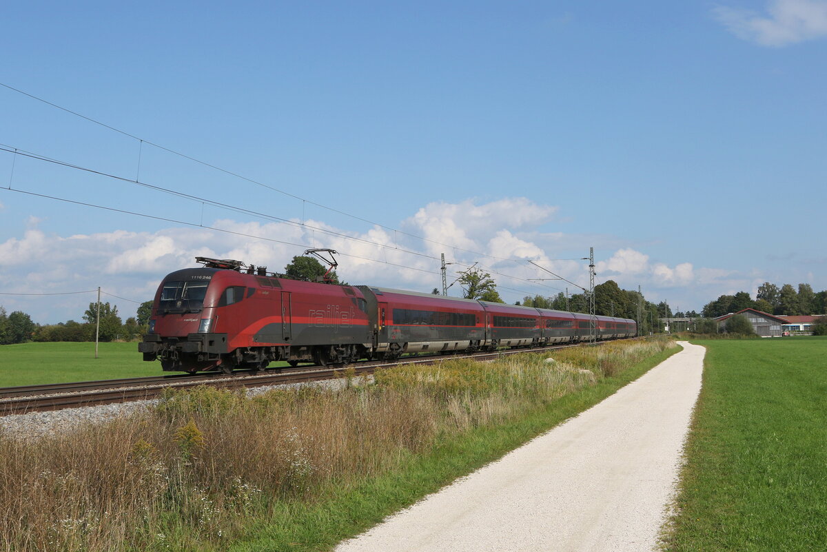 1116 246 aus Salzburg kommend am 26. September 2021 bei �bersee am Chiemsee.