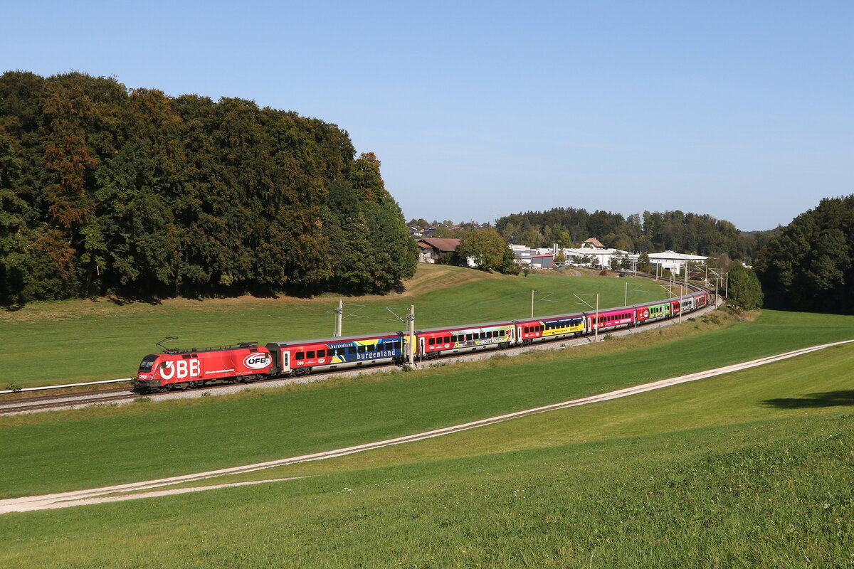 1116 249 mit dem  �FB-Railjet  aus Salzburg kommend am 11. Oktober 2023 bei Axdorf im Chiemgau.