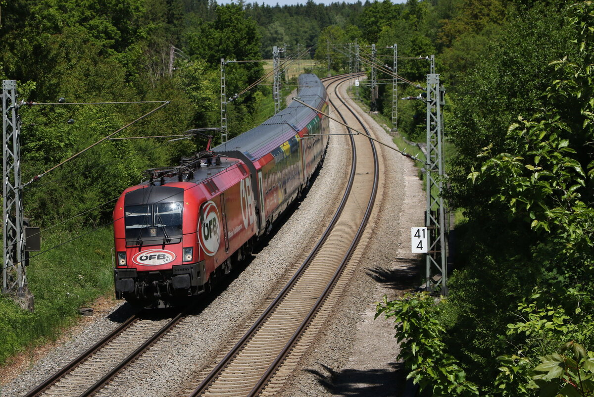 1116 249  �FB-Railjet  aus Salzburg kommend am 1. Juni 2021 bei Grabenst�tt im Chiemgau.