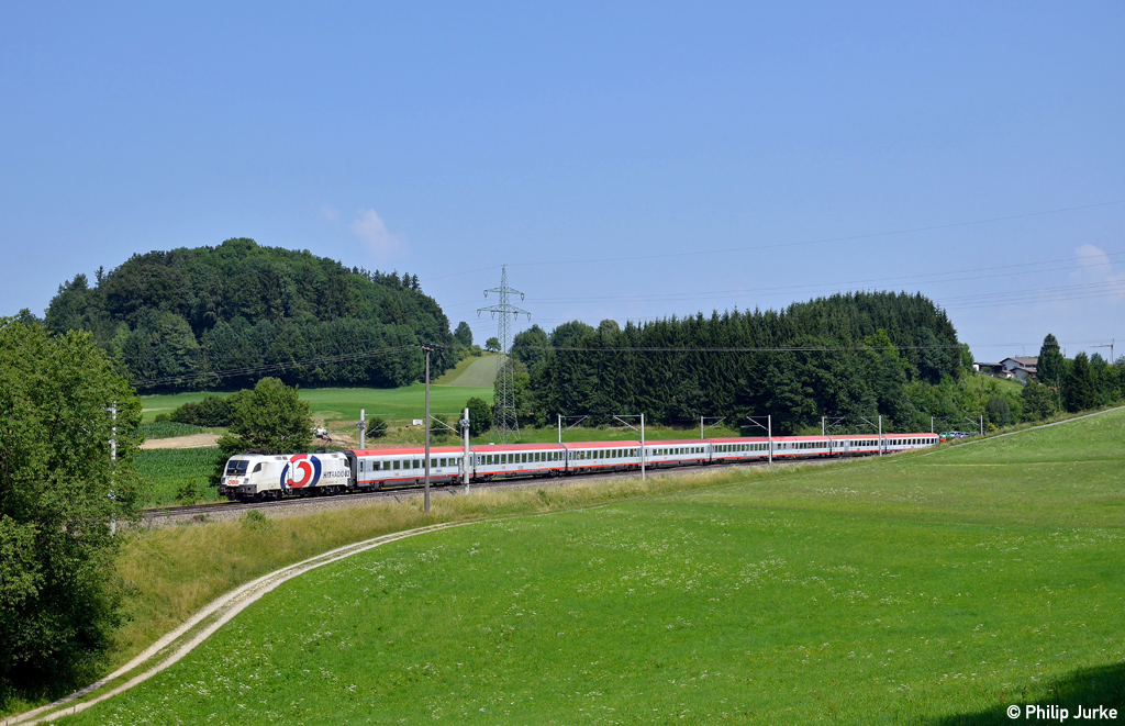 1116 264-3 mit dem OIC 860 (Wien West - Bregenz) am 17.07.2014 bei Vachendorf.
