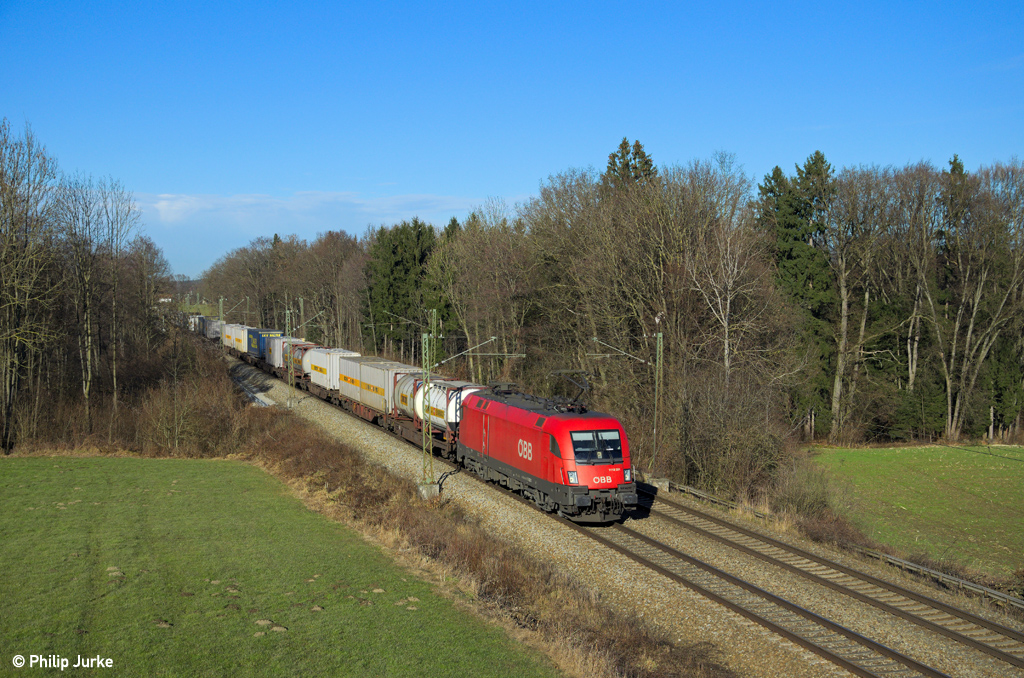 1116 281-7 mit KV-Zug gen Österreich am 28.12.2013 bei Gutmart.
