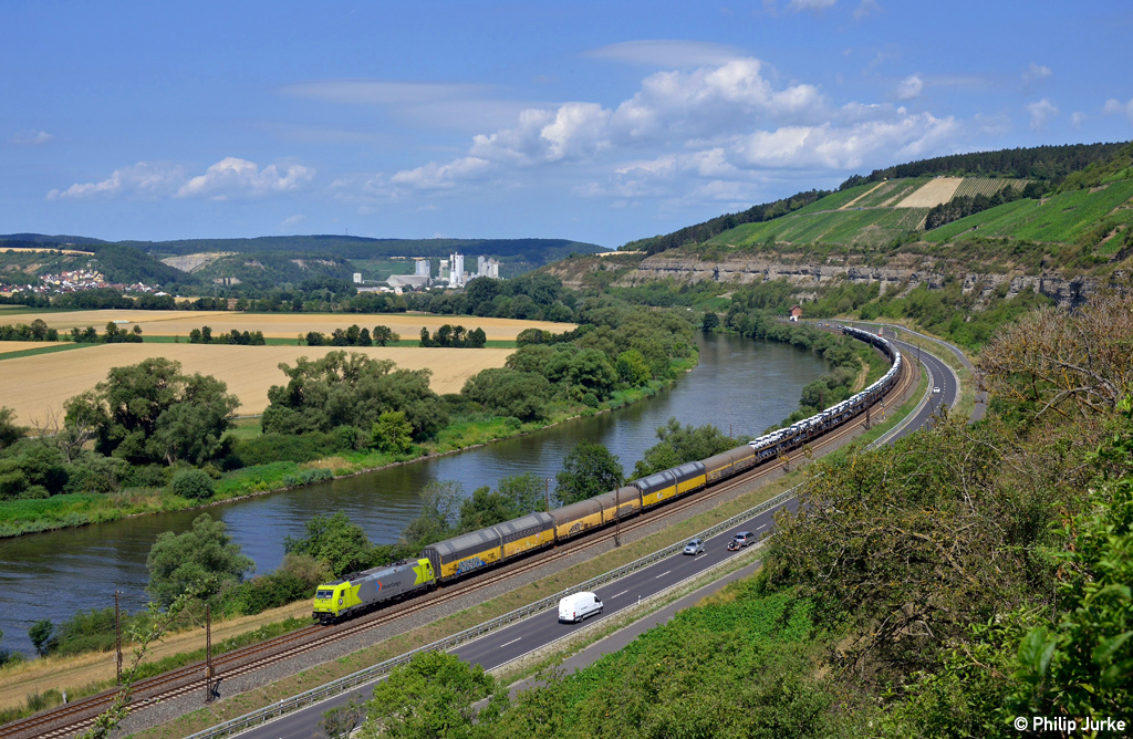 119 008-0 mit einem Güterzug am 16.07.2015 bei Himmelstadt.
