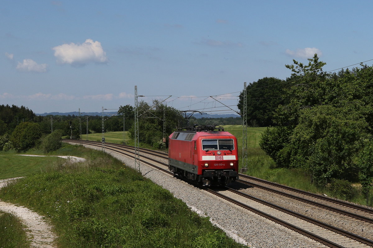 120 133 war am 2. Juni 2020 bei Grabenst�tt nach Salzburg unterwegs.