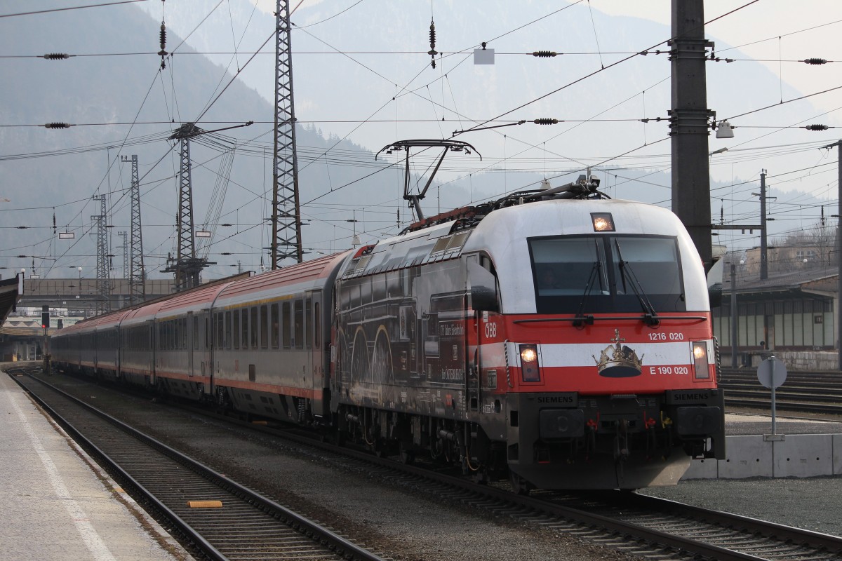 1216 020  175-Jahre �BB  bei der Ausfahrt aus dem Bahnhof von Kufstein/Tirol am 29. M�rz 2013.
