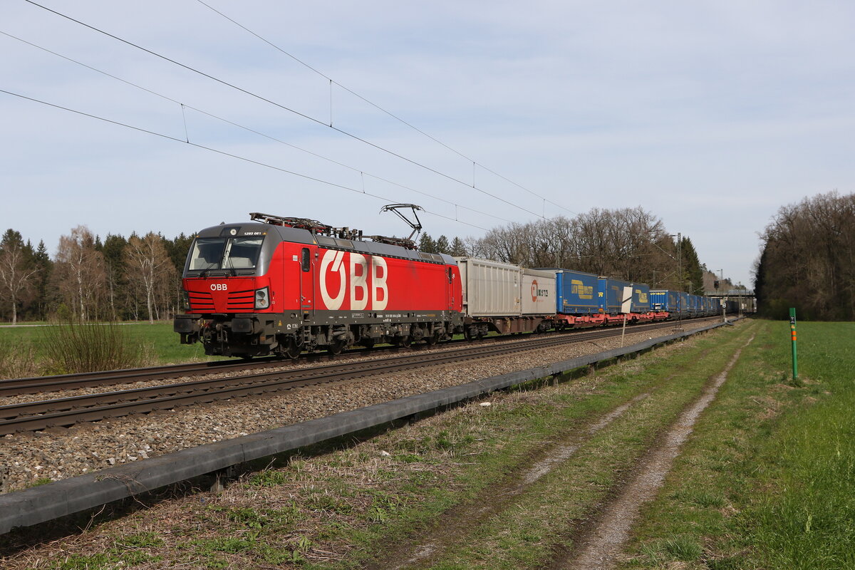 1293 081 mit einem  Walter-KLV  aus M�nchen kommend am 26. M�rz 2024 bei Brannenburg im Inntal.