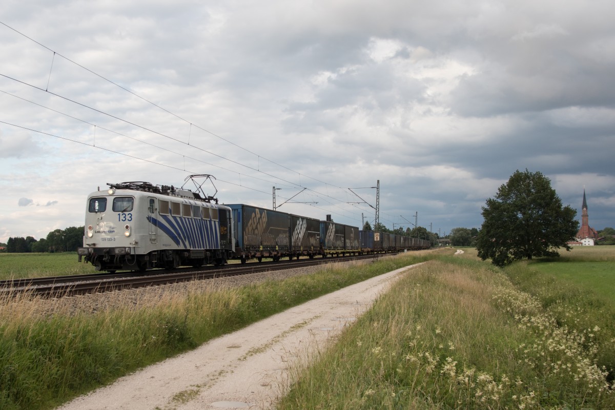 139 133 aus Salzburg kommend am 23. Juni 2015 bei �bersee am Chiemsee.