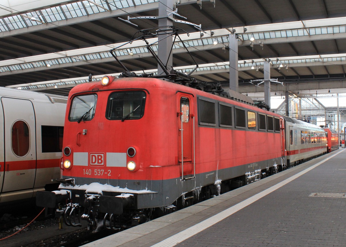 140 537-2 am 20. Januar 2013 im M�nchner Hauptbahnhof.