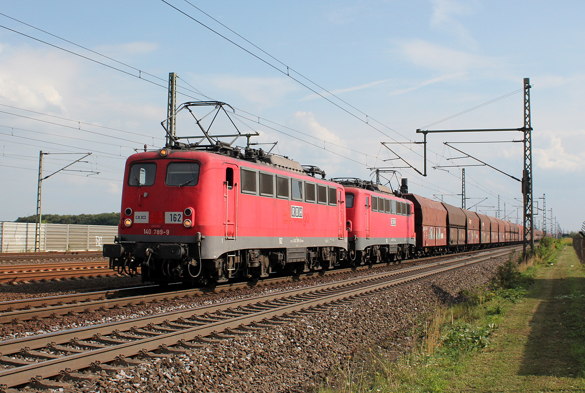 140 789-9 (RBH162) + 140 815-2 (RBH163) bei Porz(Rhein) am 27.08.2013