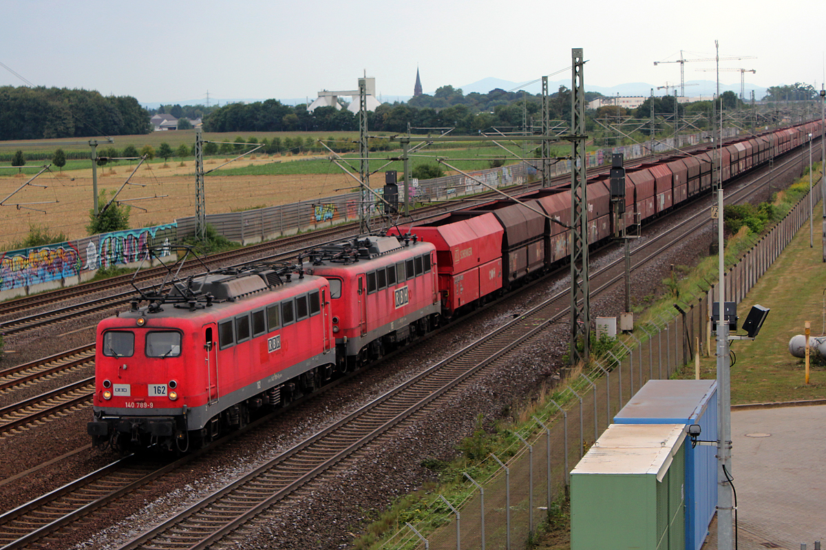 140 789-9 (RBH162) + 140 815-2 (RBH163) bei Porz(Rhein) am 28.08.2013