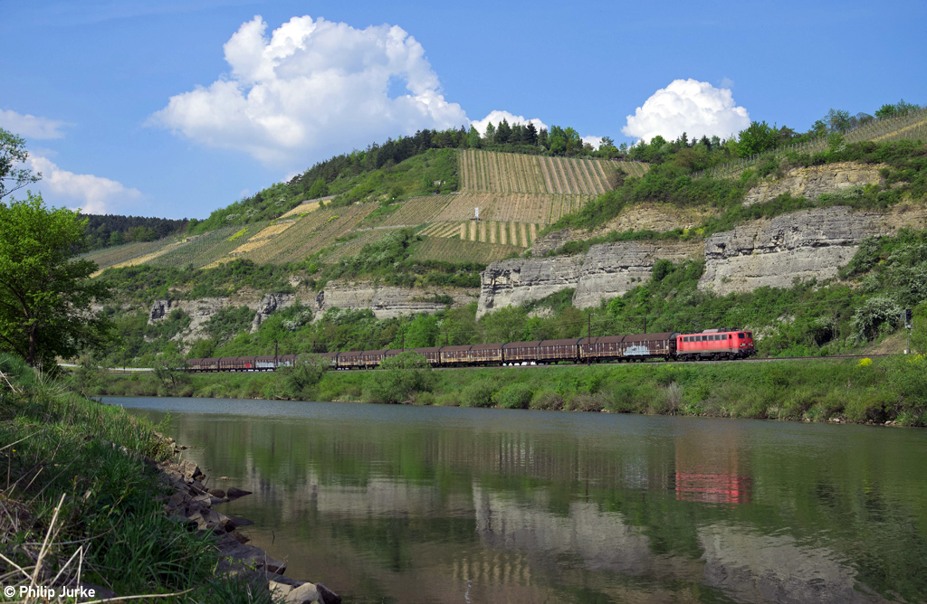 140 856-6 mit dem  Henkel  nach Wassertrüdingen am 24.04.2014 bei Himmelstadt.
