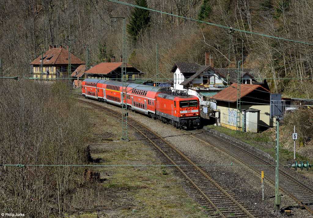 143 810-0 mit der RB 17273 (Freiburg(Breisgau)Hbf - Seebrugg) am 26.03.2016 in Hirschsprung.
