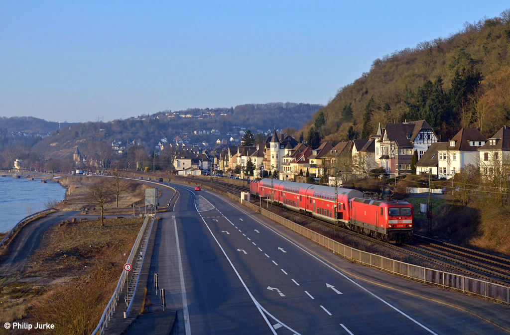 143 910-8 und 143 009-9 mit der RB 12575 (Köln Hbf - Koblenz Hbf) am 15.02.2015 bei Dattenberg.
