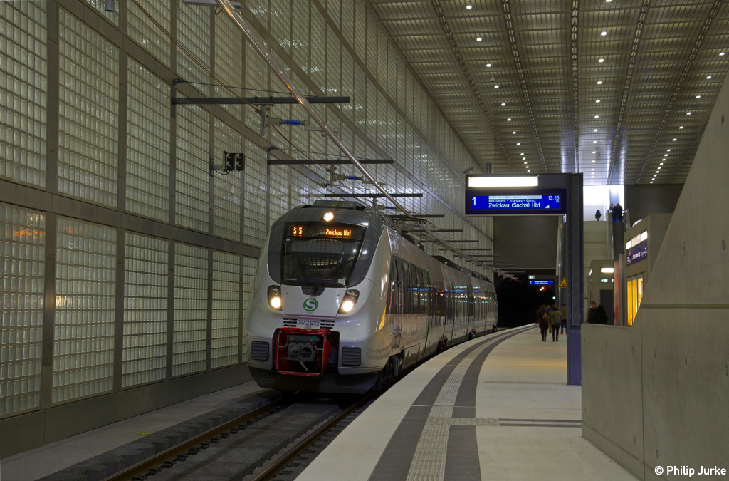 1442 132-5 als S5 (Leipzig/Halle Flughafen - Zwickau(Sachs)Hbf) am 22.02.2014 am Wilhelm-Leuschner-Platz.
