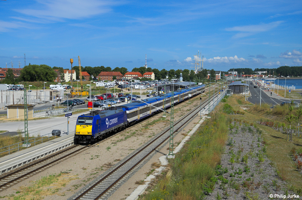 146 521-0 mit dem X 68904 von Warnem�nde nach Leipzig am 09.08.2013 in Warnem�nde Werft.
