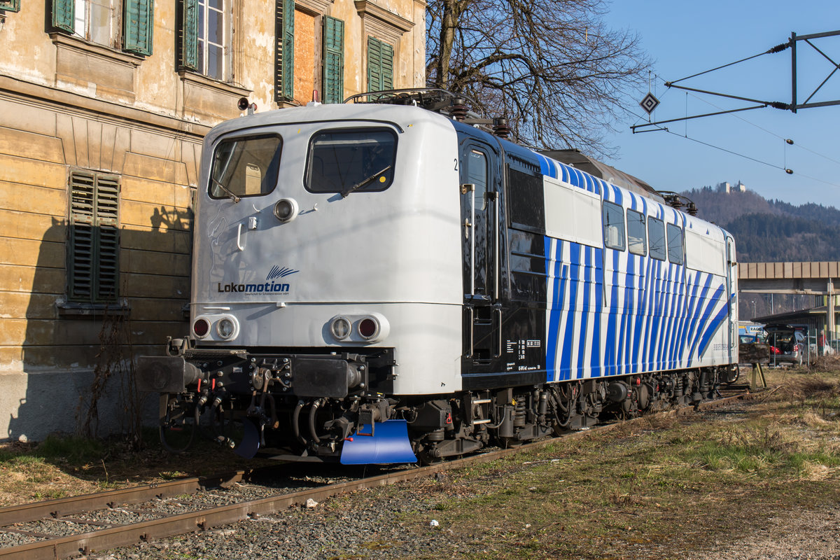 151 018 war am 19. M�rz 2016 im Bahnhof vonn Kufstein/Tirol abgestellt.