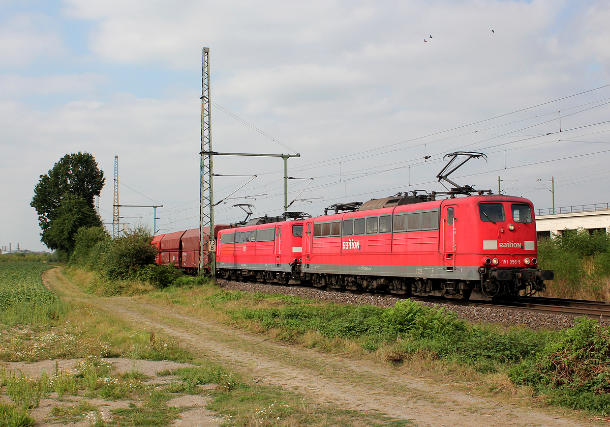 151 096-5 & 151 049-4 in Porz Wahn am 03.09.2013