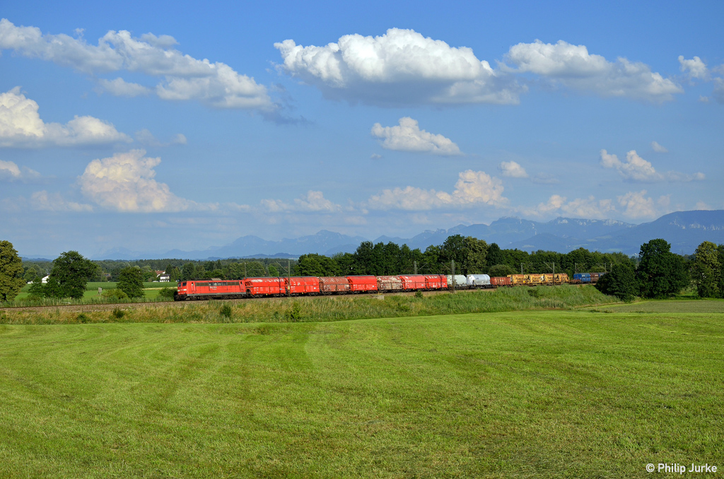 151 165-8 mit einem Mischer am 16.07.2014 bei Rann.
