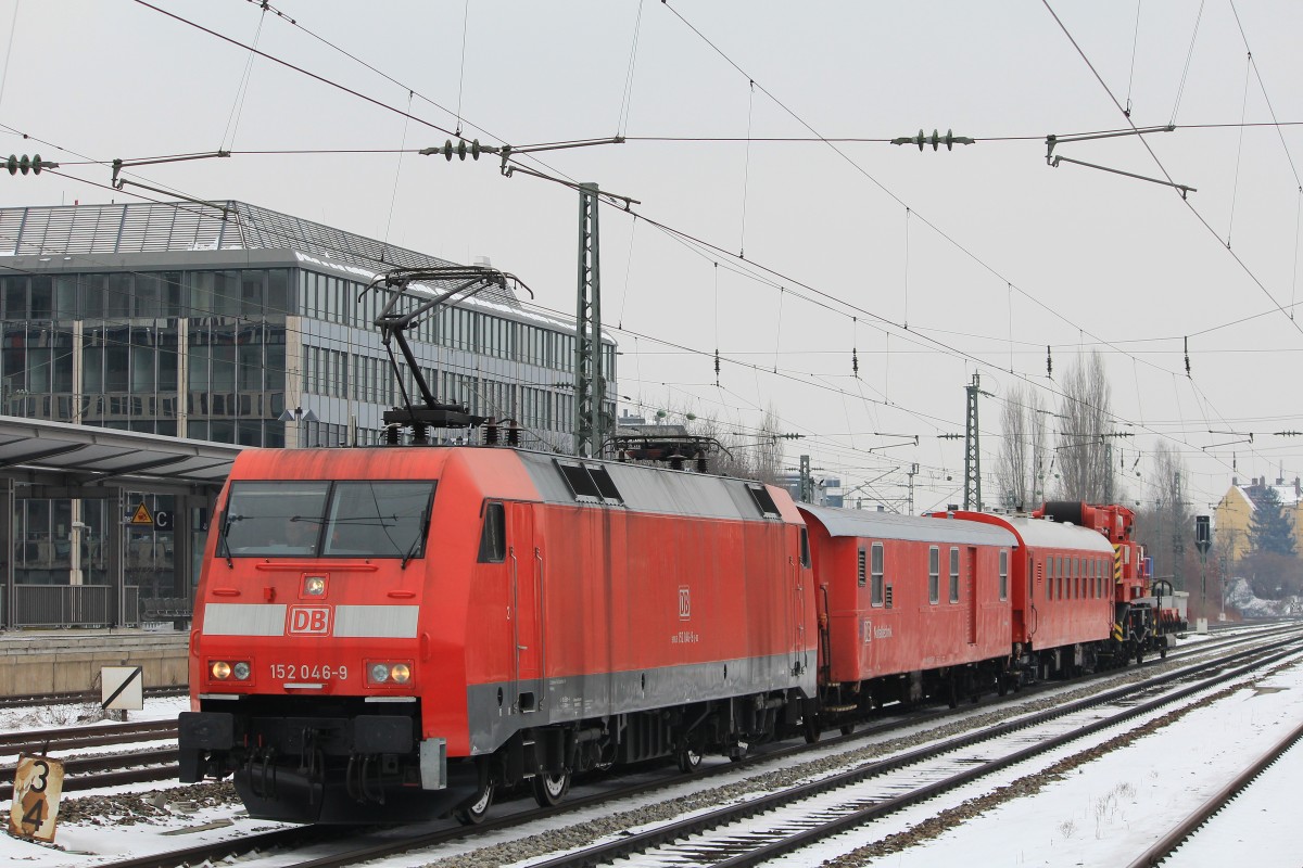 152 046-9 mit einem Bauzug am 27. M�rz 2013 in M�nchen.