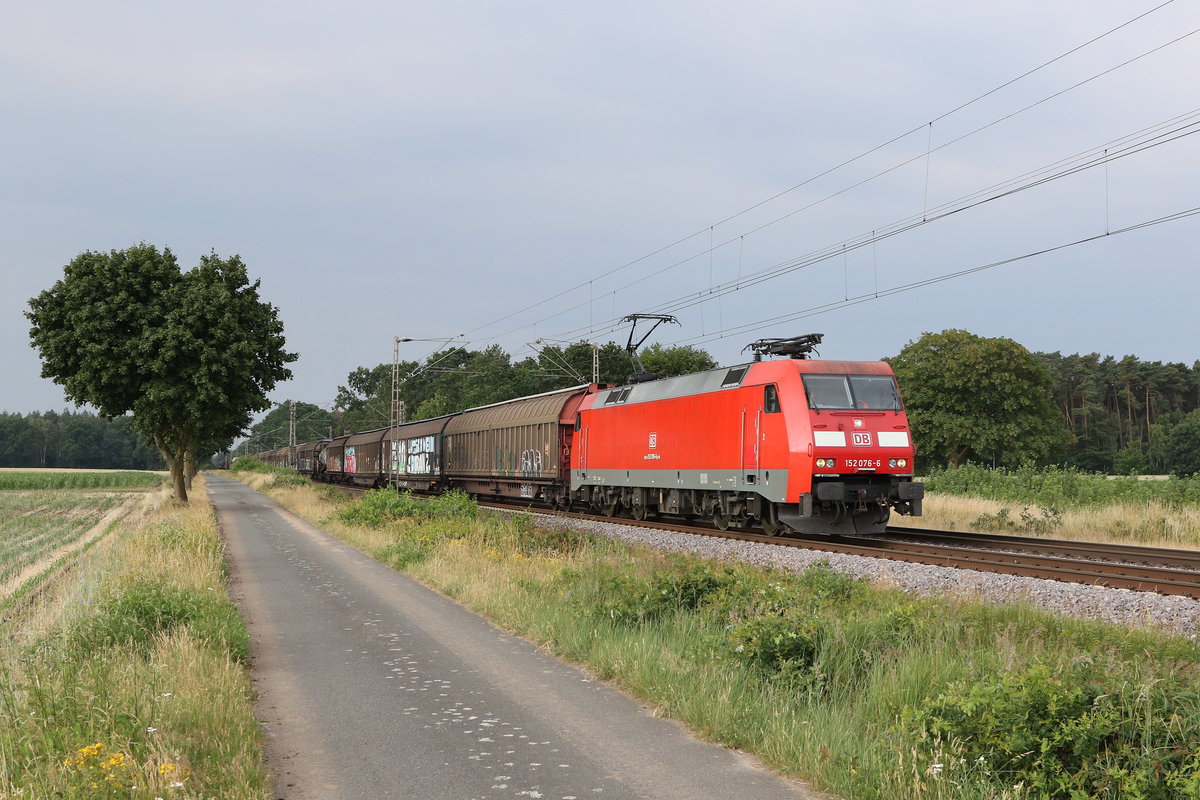 152 076 mit einem  Mischer  am 27. Juni 2020 bei D�rverden.