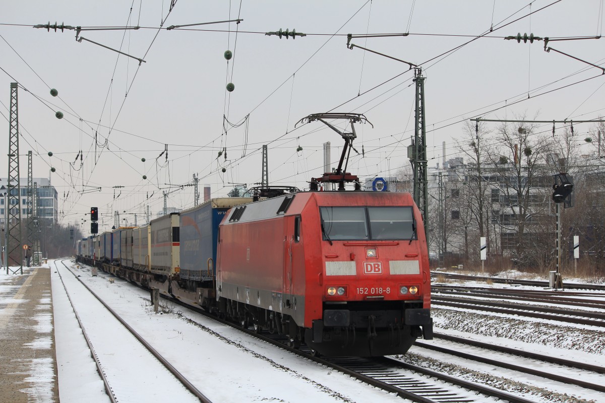 152 108-8 durchf�hrt am 27. M�rz 2013 den Bahnhof M�nchen-Heimeranplatz.