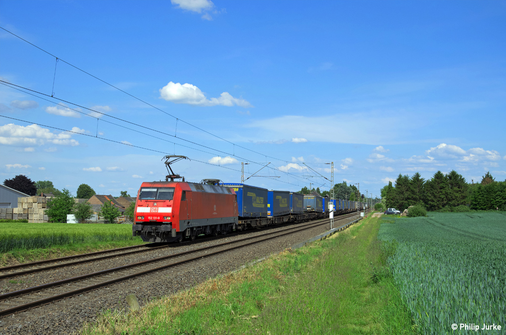 152 131-9 mit dem KT 40542 (Verona QE - Geleen-Lutterade) am 25.05.2014 bei Mönchengladbach-Gubberath.
