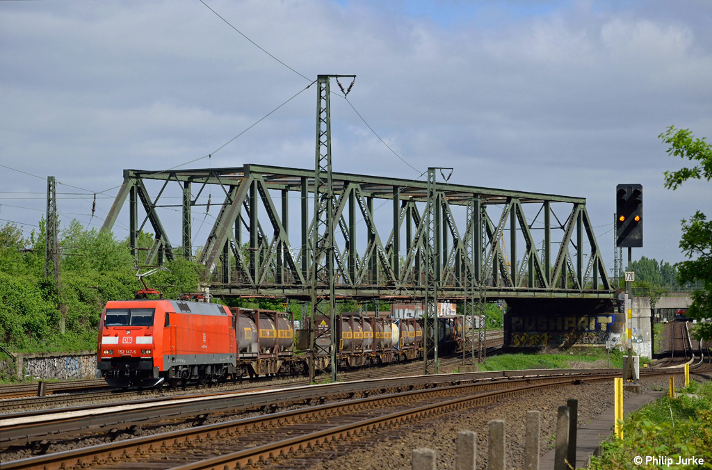 152 147-5 mit einer �bergabe am 15.05.2015 bei Hamburg Veddel.
