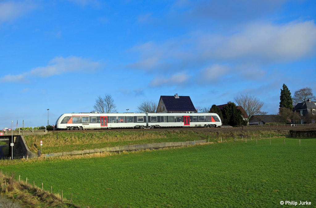 1648 007-0  VT12007  als ABRS 30751 (Wuppertal - Remscheid) am 30.12.2013 bei Remscheid-Lennep.

