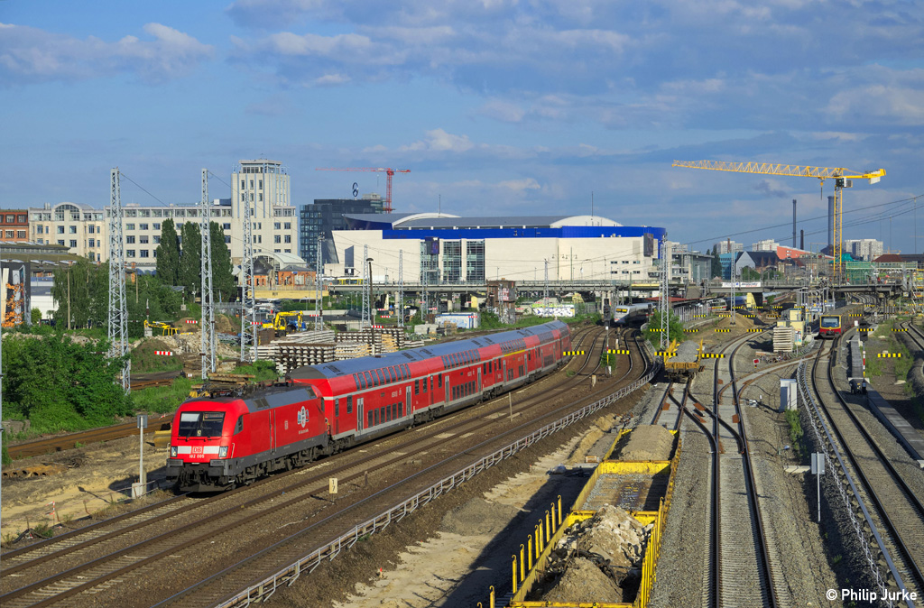 182 005-9 mit dem RE 18103 (Wusterwitz - Eisenhüttenstadt) am 30.05.2014 am Berliner Ostkreuz.
