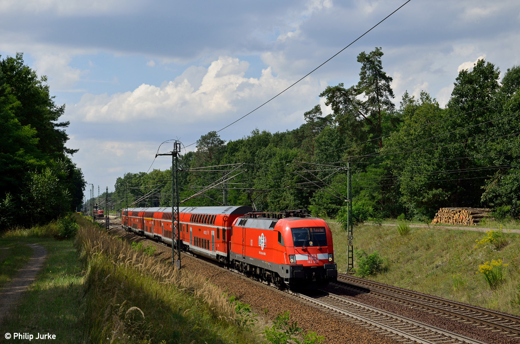 182 007-5 mit dem RE 18115 (Magdeburg Hbf - Frankfurt(Oder)) am 09.08.2014 bei Fangschleuse. 
