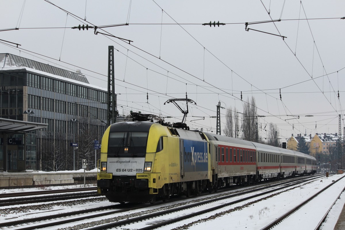 182 525-6 auf dem Weg zum M�nchner Hauptbahnhof am 27. M�rz 2013 in M�nchen-Heimeranplatz.