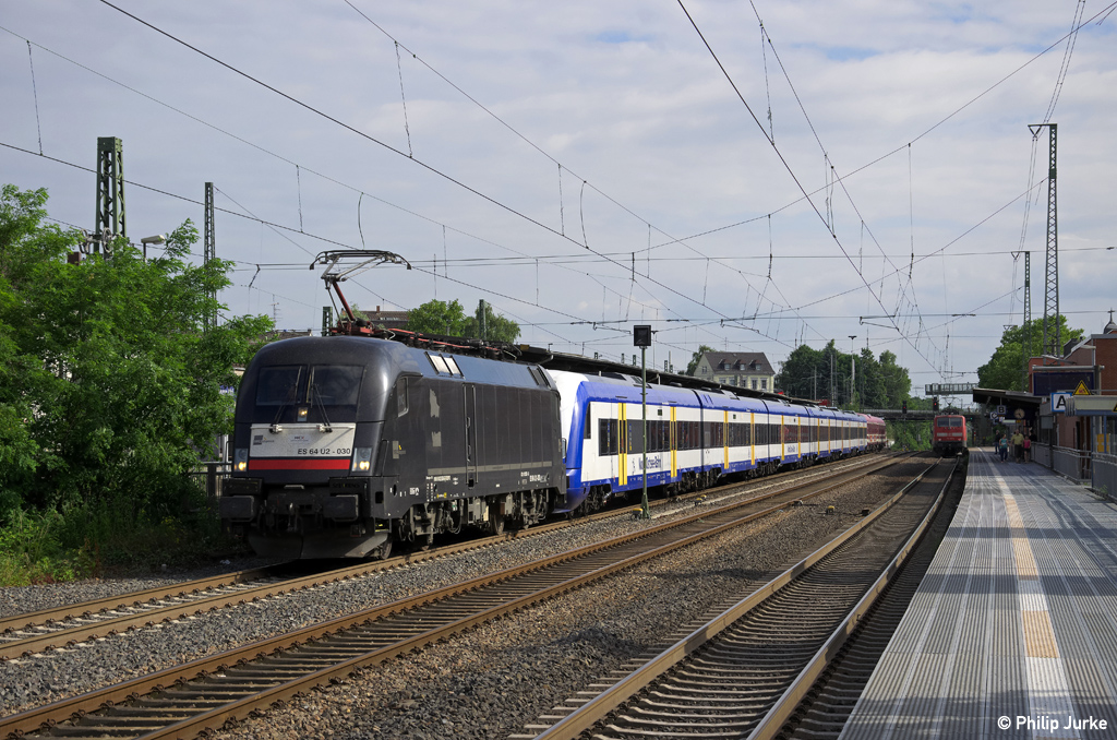 182 530-6 mit dem HKX 1805 (Köln Hbf - HH-Altona) am 14.06.2014 in Solingen.
