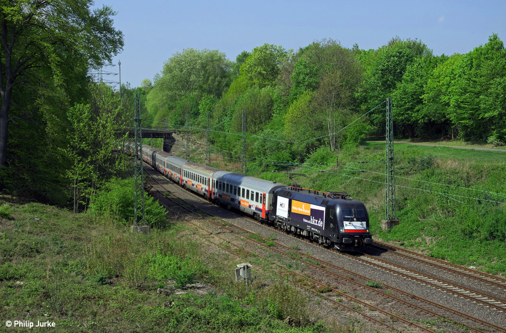 182 536-3 mit dem HKX 1803 (Köln Hbf - HH-Altona) am 20.04.2014 bei Essen-Frillendorf.
