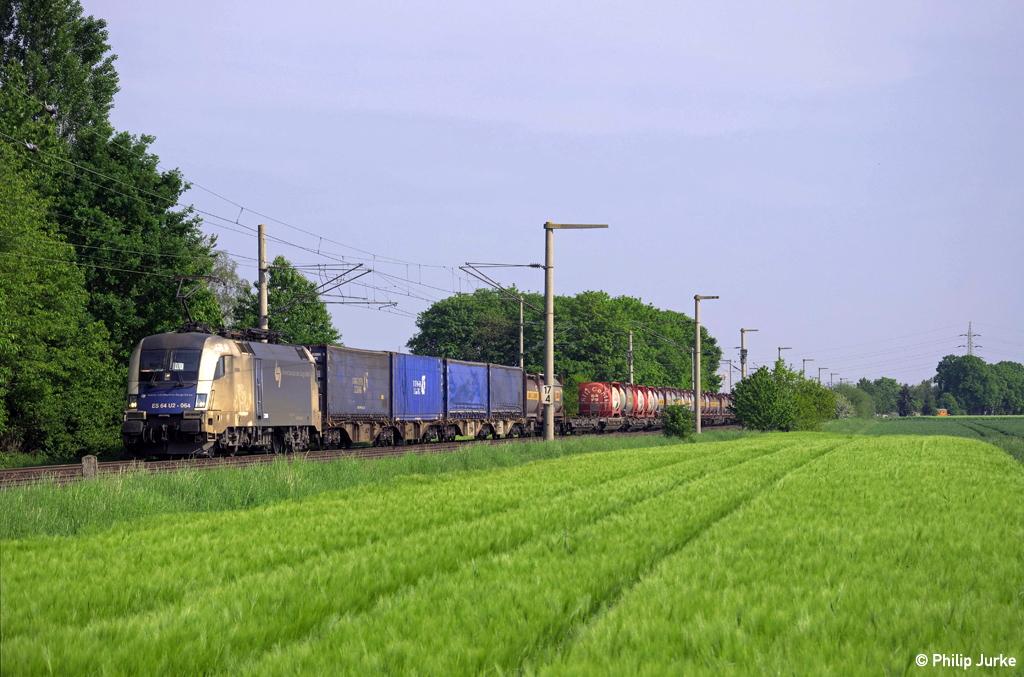 182 564-5 mit dem DGS 41134 (Budapest-Sorok - Rheinhausen) am 04.05.2014 bei Brühl-Schwadorf.
