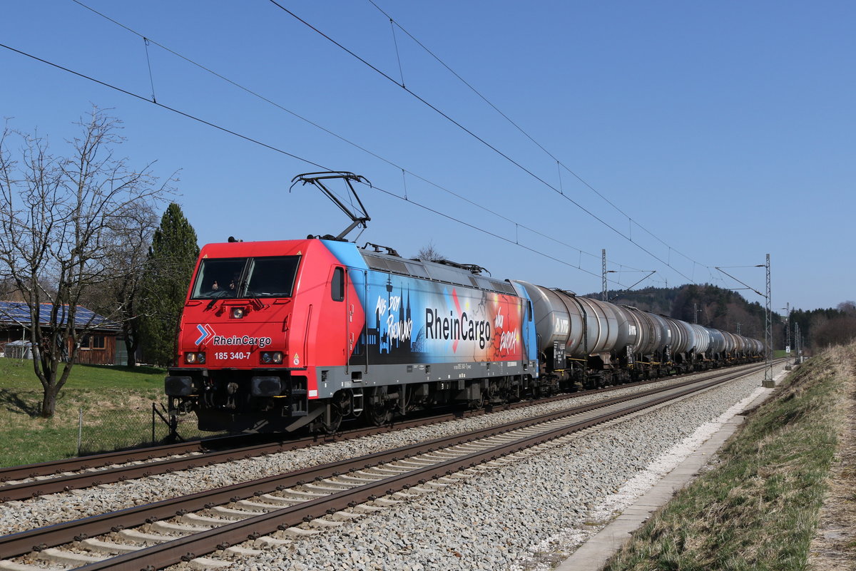 185 340  Aus dem Rheinland nach Europa  von Rhein Cargo  mit einem Kesselwagenzug am 19. M�rz 2020 bei Grabenst�tt.