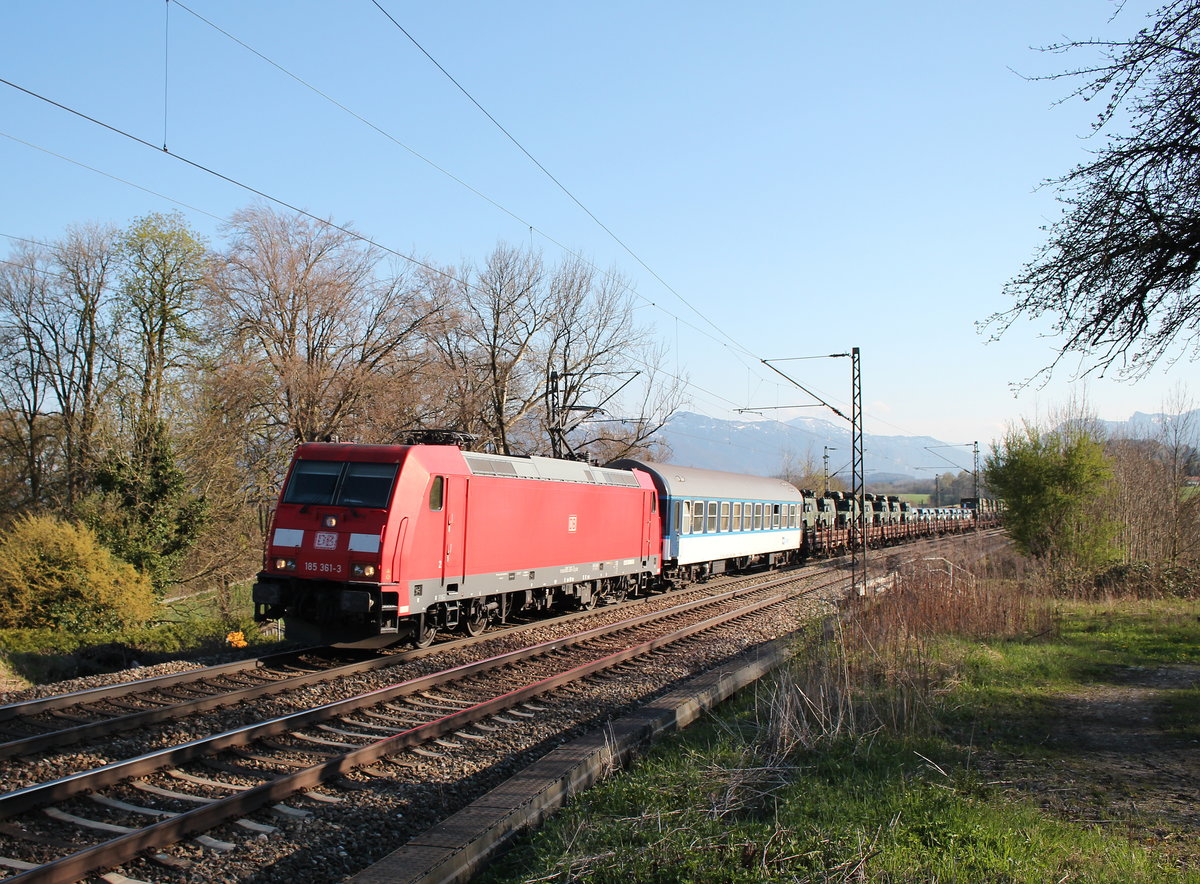 185 361-3 mit einem �sterreichischem Milit�rzug aus Salzburg kommend am 12. April 2016 bei Rimsting am Chiemsee.