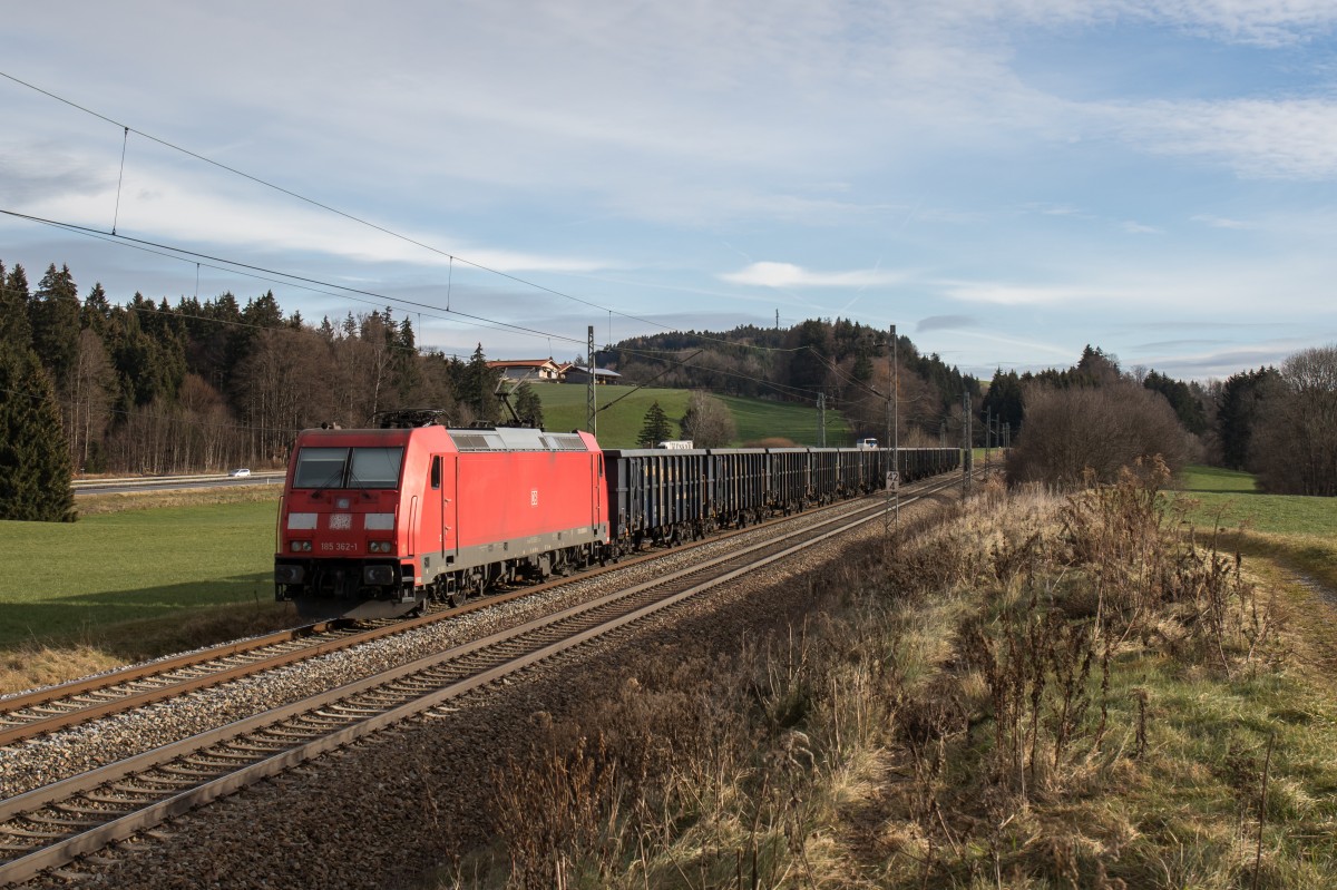 185 362-1 mit dem  Aicher-Stahlzug  am 12. Dezember 2015 bei H�tt.