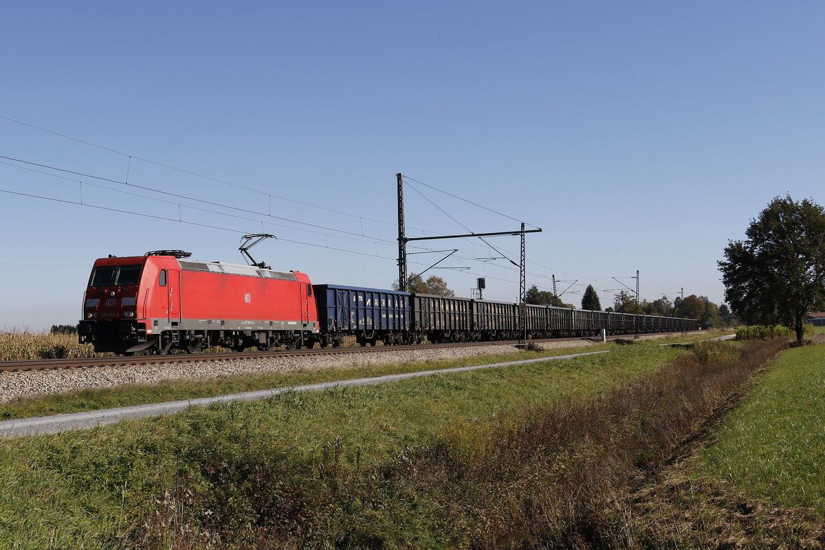 185 368-8 mit dem  Aicher -Zug aus Freilassing kommend am 14. Oktober 2016 bei �bersee am Chiemsee.