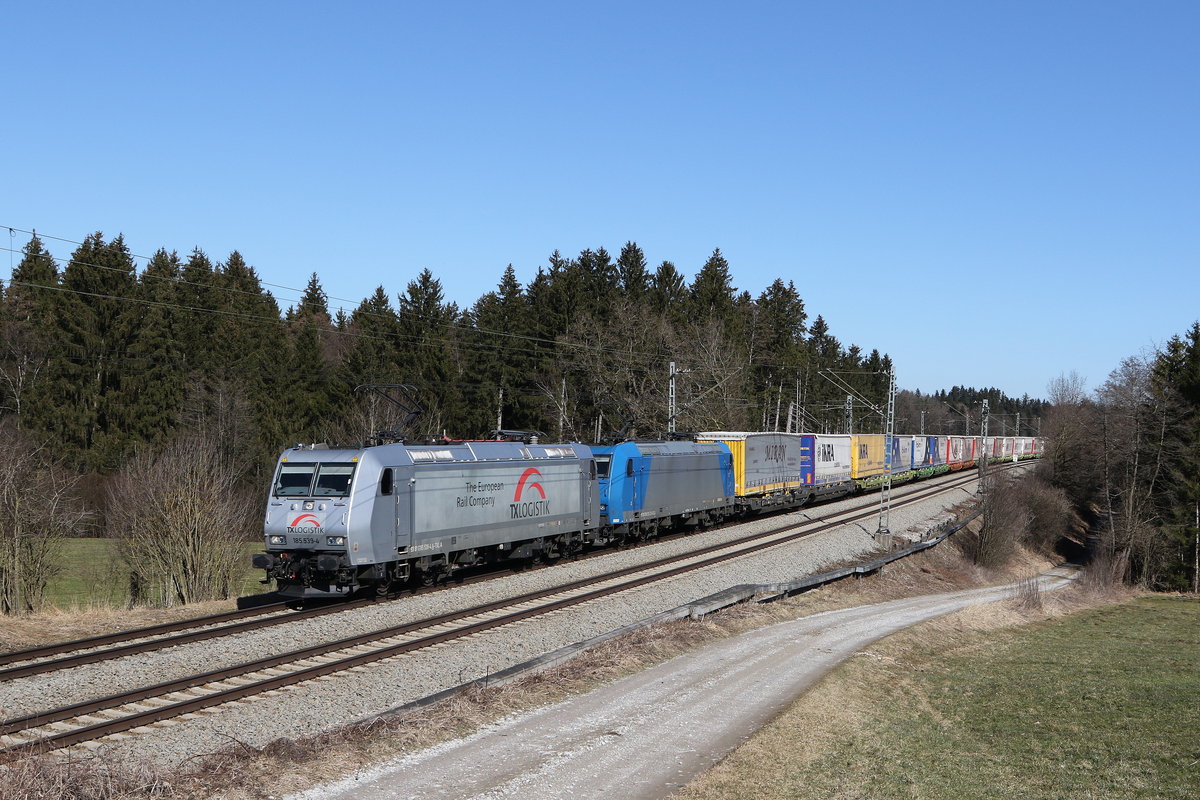 185 539 & 185 521 mit dem  Mars-Zug  auf dem Weg nach M�nchen am 1. M�rz 2021 bei Grabenst�tt.