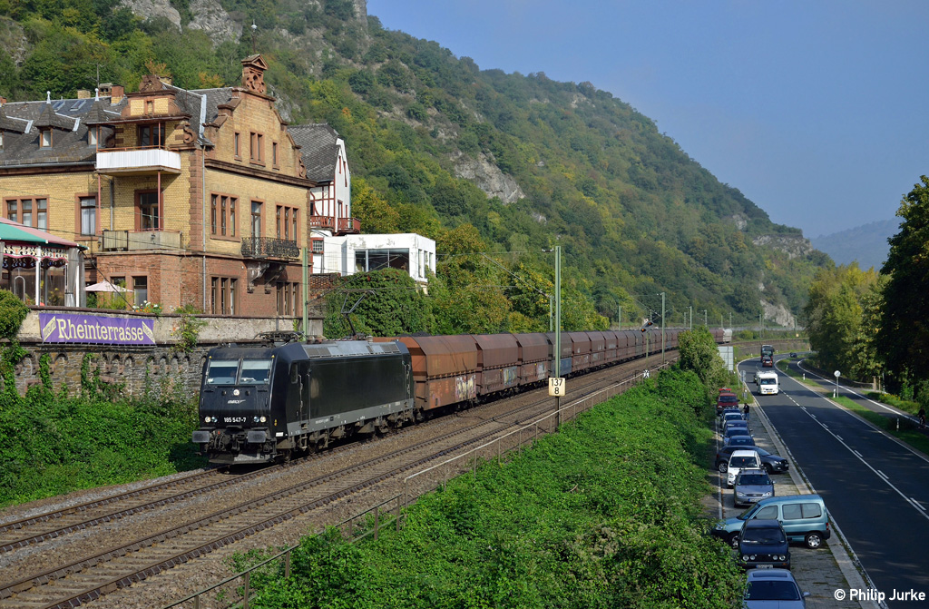 185 547-7 mit dem DGS 95097 (Moers Gbf - Worms Gbf) am 03.10.2014 bei Bacharach.
