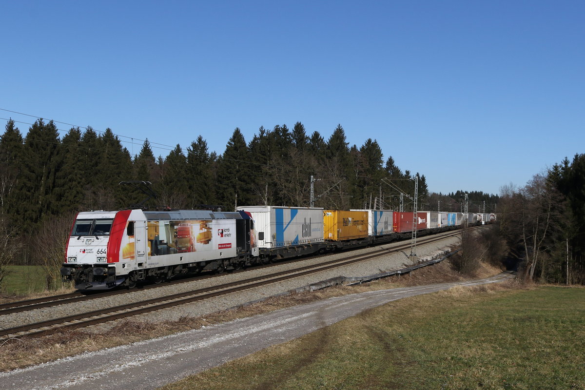 185 664  Kombi Verkehr  mit dem  EKOL  am 7. Februar 2020 bei Grabenst�tt.