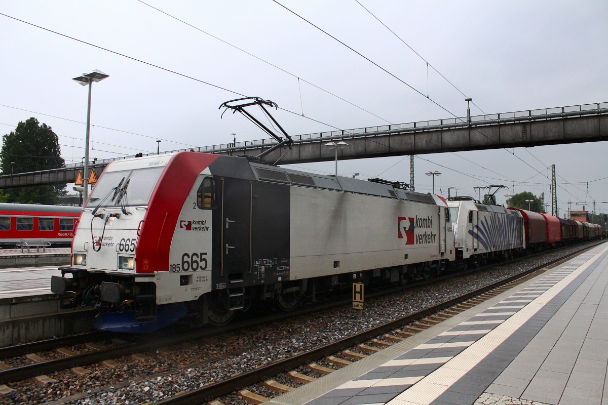 185 665-7 mit einem gemischten G�terzug am 20. Juli 2012 im Bahnhof von Rosenheim.