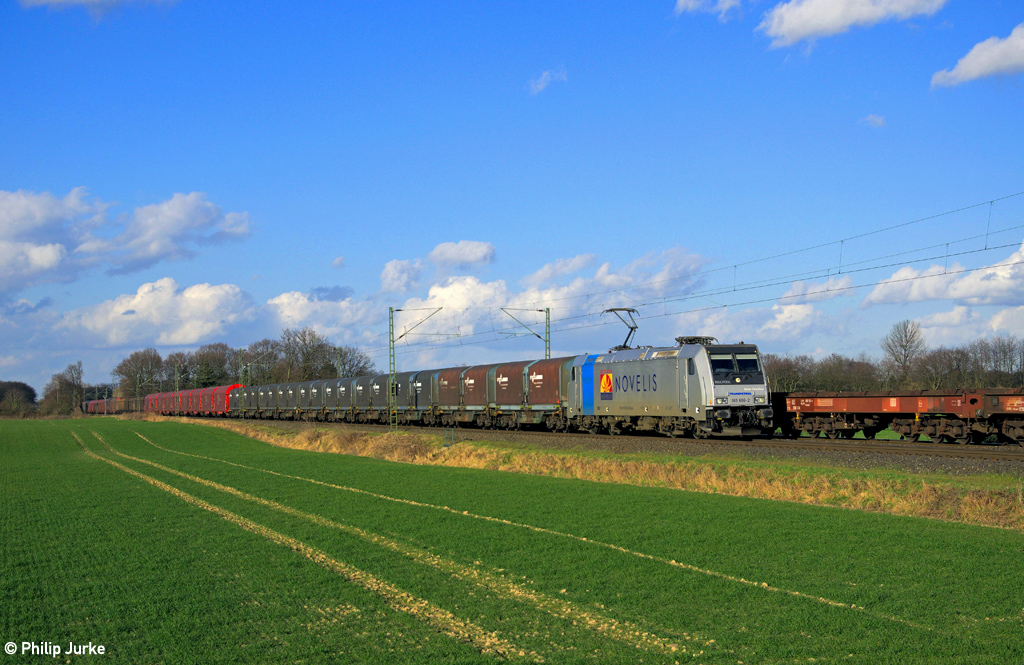 185 696-2 mit dem Nievenheimer am 16.02.2014 bei Bösinghoven.

