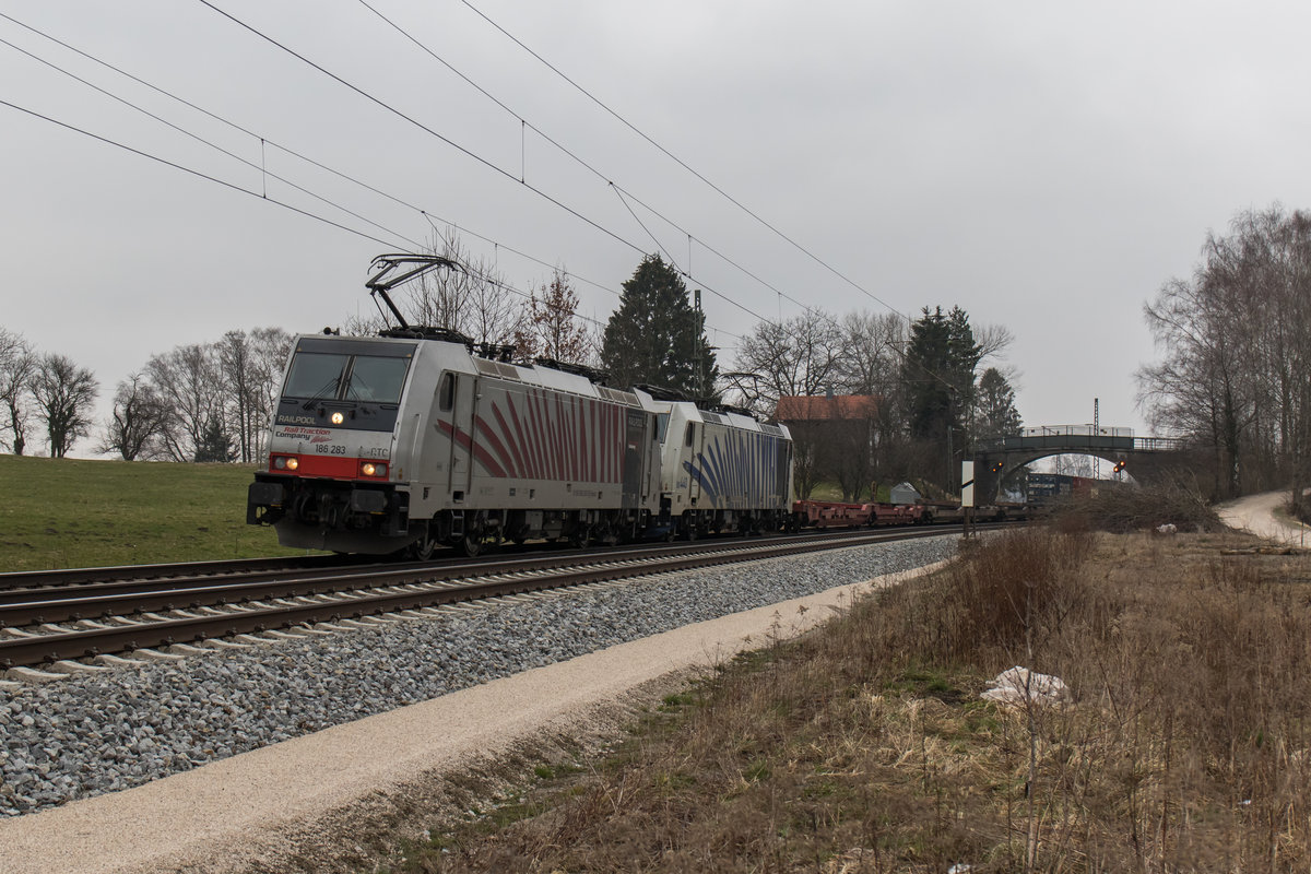 186 283 und 186 440 aus Salzburg kommend am 12. M�rz 2016 bei �bersee.