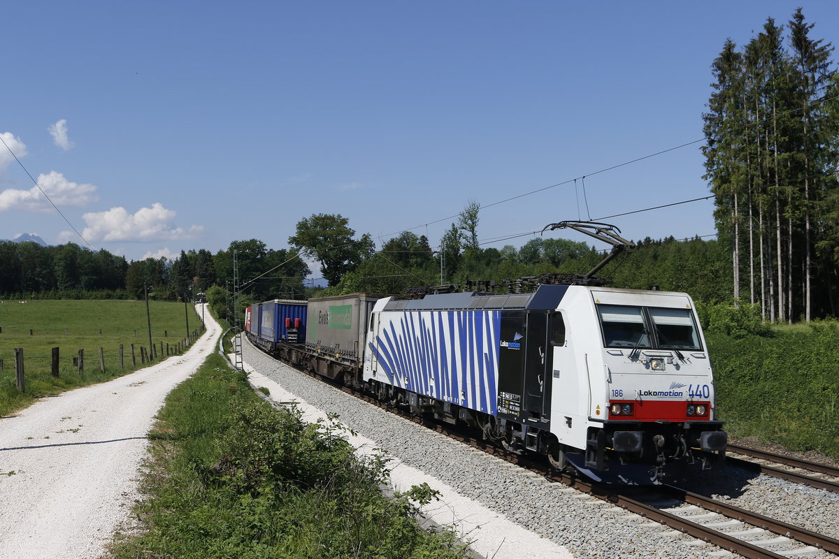 186 440 mit dem  Interkombi  am 13. Mai 2018 bei Grabenst�tt.